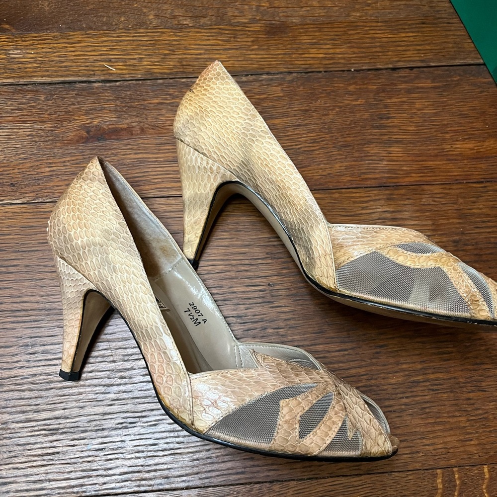 J Renee Vintage snakeskin heels Size 7.5